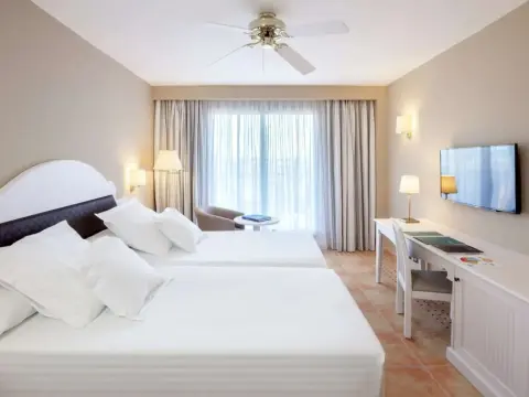 Occidental Isla Cristina Hotel - Photo 4