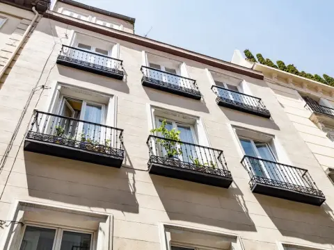 PYR Select Puerta del Sol V - Photo 1