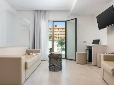 Som Llaut Boutique Hotel - Photo 4