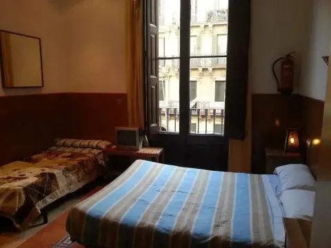 Studios Pelayo Guest House - Photo 2