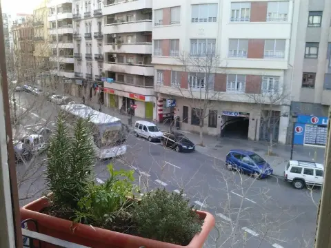 Valencia City Host - Photo 1