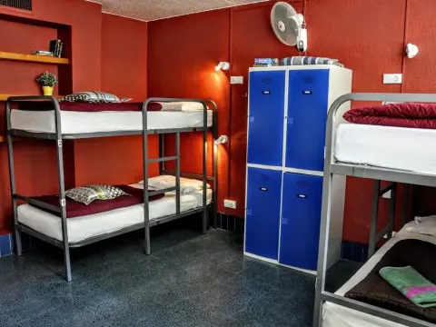 X Hostel Alicante - Photo 4