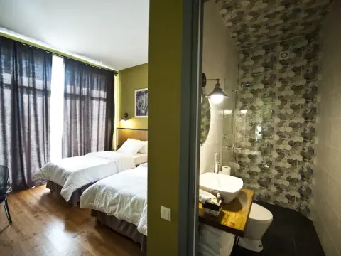 27 Hotel - Photo 3