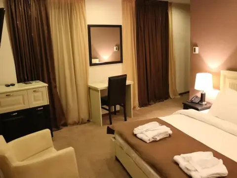 Capitol By Umbrella - Photo 2