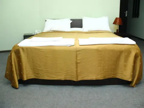 Hotel Georgia - Photo 2