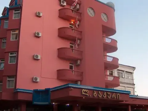 L Bakuri Hotel - Photo 1