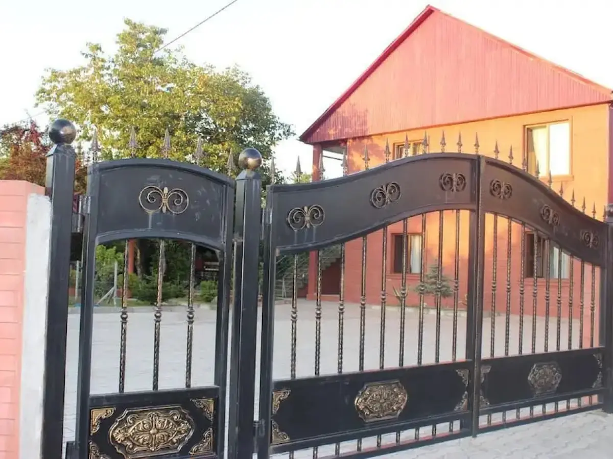 Nazibrola's Guest House