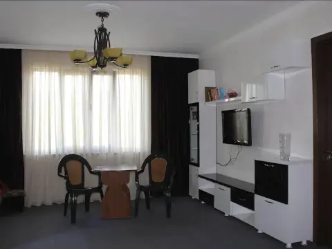 Nazibrola's Guest House - Photo 2