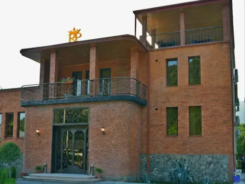 Royal Palace Hotel - Photo 1