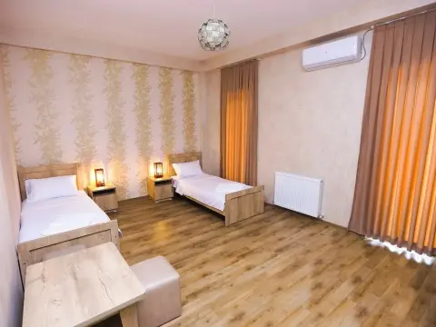 Hotel Traveler - Photo 3