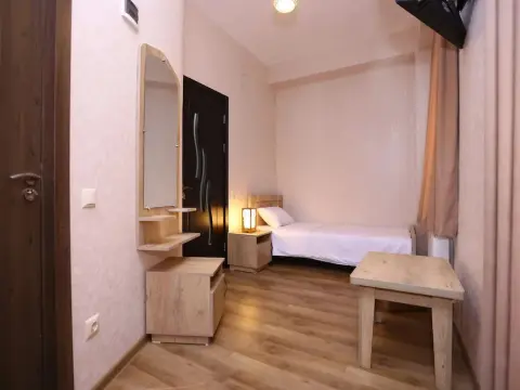 Hotel Traveler - Photo 4