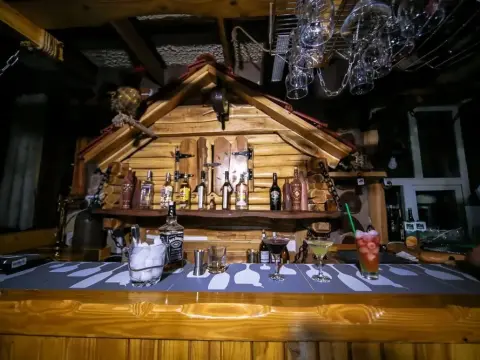 Tomas sakhli - Photo 1