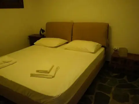 2-bedroom stone house, pool, 10min walk to beach - Photo 3