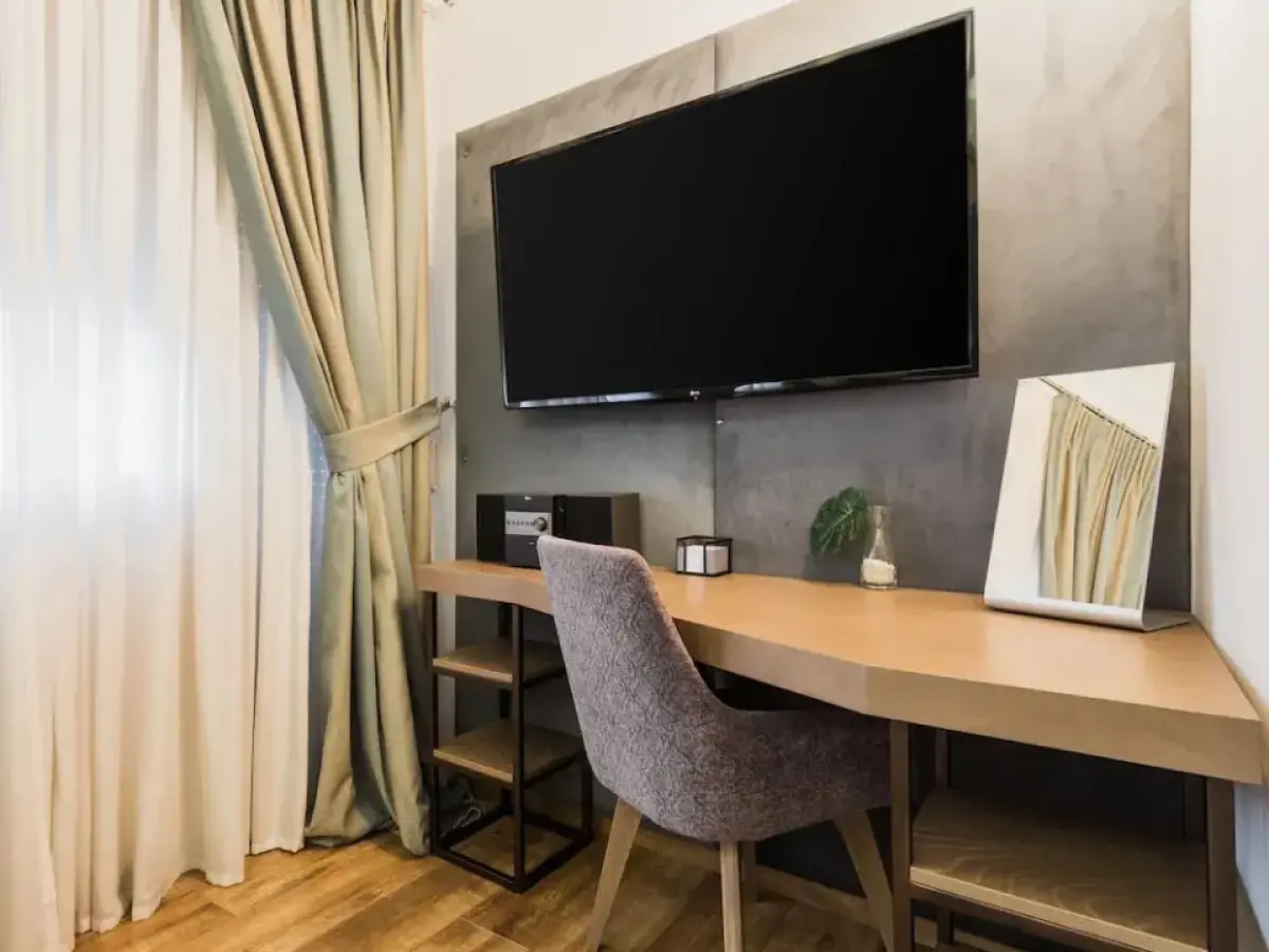 Acropolis Executive Suite