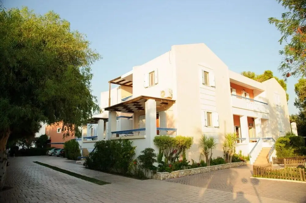 Aithrio Hotel - Photo 1