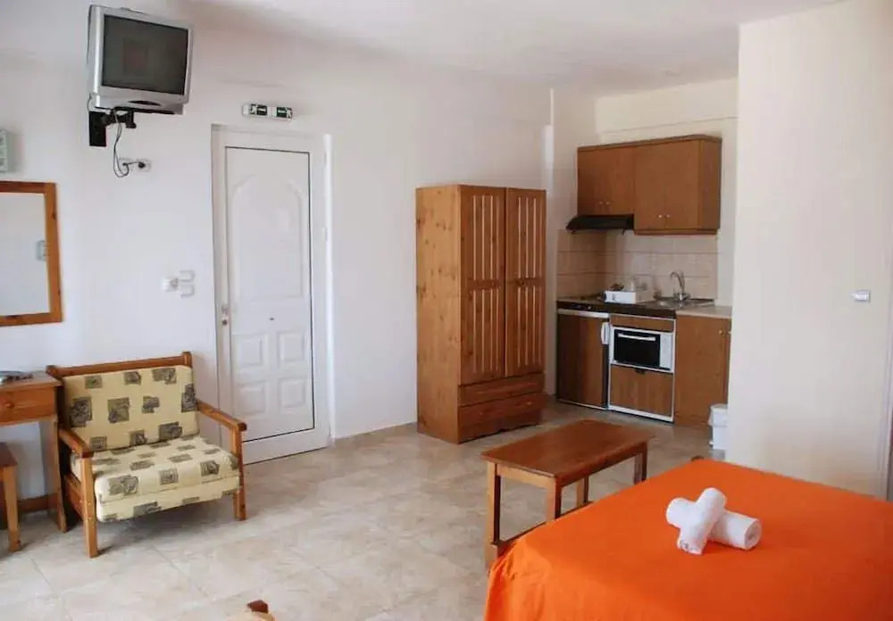 Aithrio Hotel - Photo 2