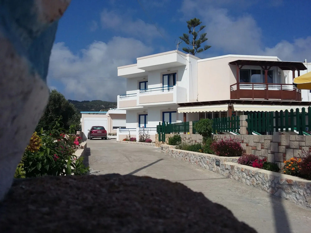 Albatross Studios - Photo 1