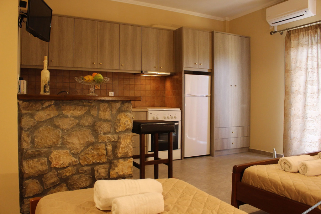 ALKIONIS BEACH HOTEL APARTMENTS 2 *