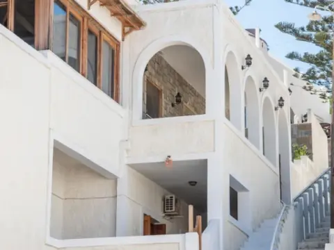 Almira Inn - Photo 1