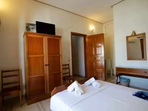 Almira Inn - Photo 3