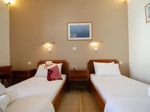 Almira Inn - Photo 4