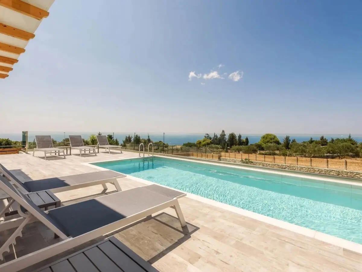 Alonaki Apartments