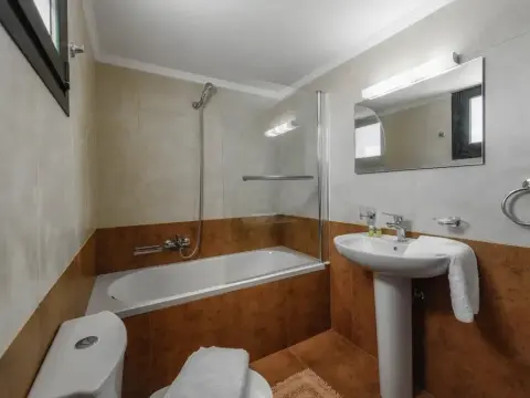 Alonaki Apartments - Photo 2