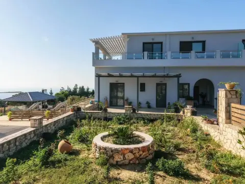 Alonaki Apartments - Photo 1