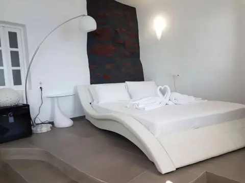 Amoudi Villas - Photo 4