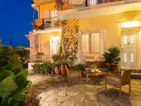 Annis House - Photo 1