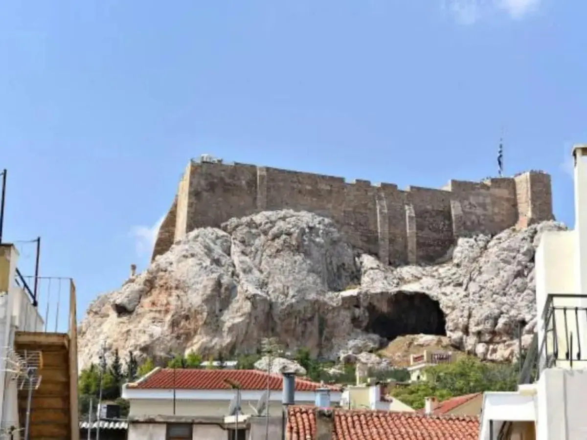 Antisthenes Apartments