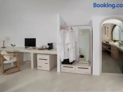 Antithesis Apartments - Photo 3