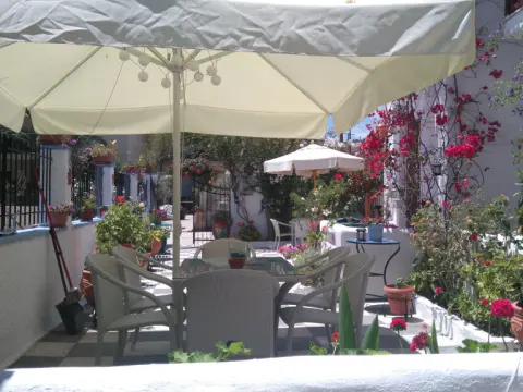 Amalthia Studios Apartments - Photo 4