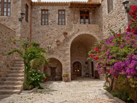 Archontiko Hatzipanayiotis - Photo 1