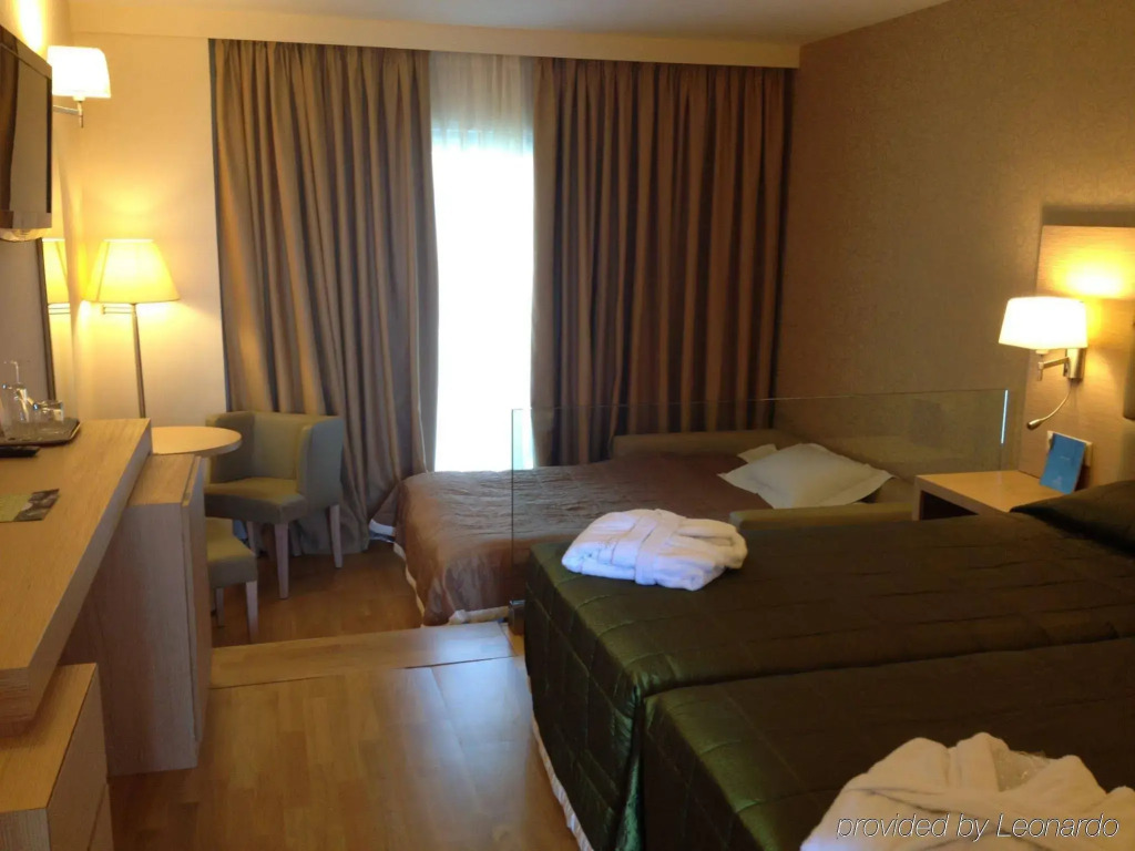 Arty Grand Hotel - Photo 2