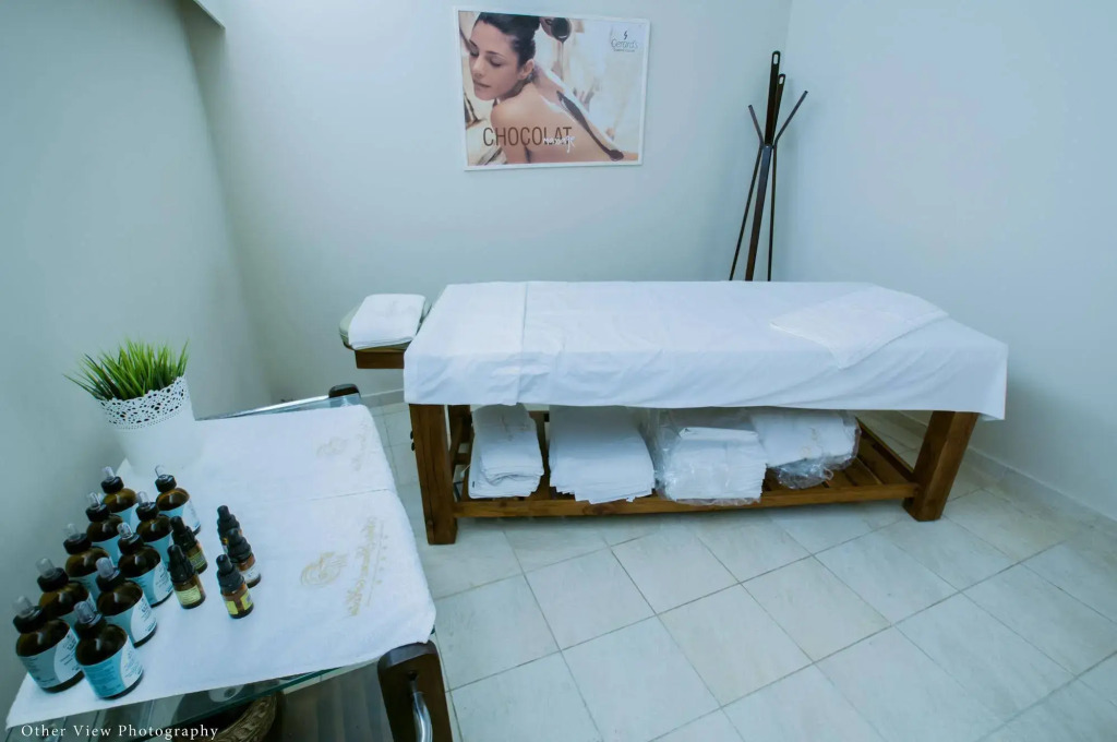 Arty Grand Hotel - Photo 3