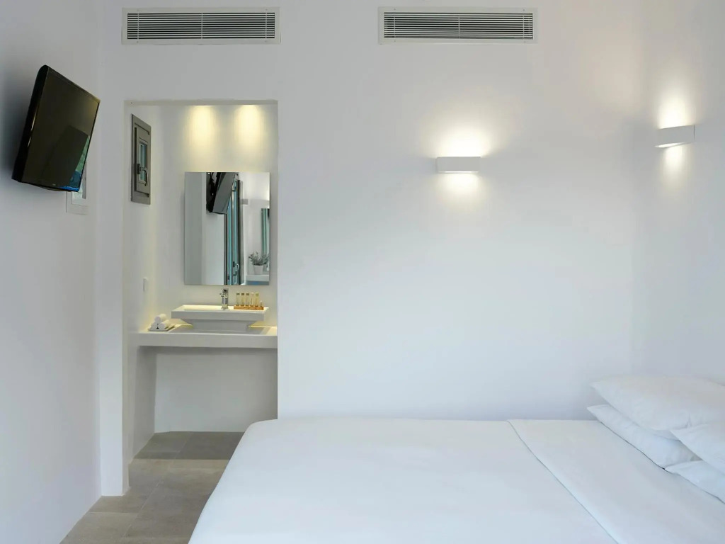 Aurora Luxury Suites - Photo 3