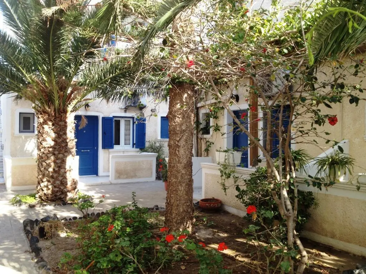Azalea Studios & Apartments