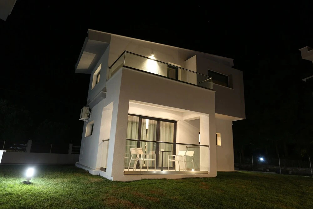 Blue Avenue - Photo 1