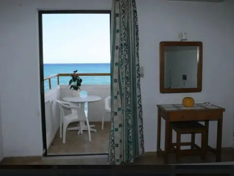 Blue Bay Apartments - Photo 4