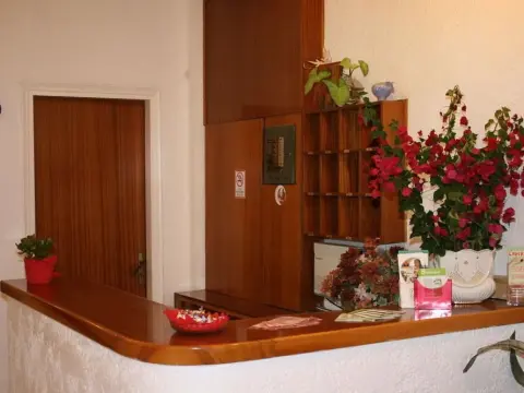 Blue Bay Apartments - Photo 2