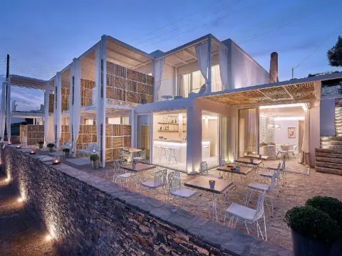 Canal Suites - Photo 1