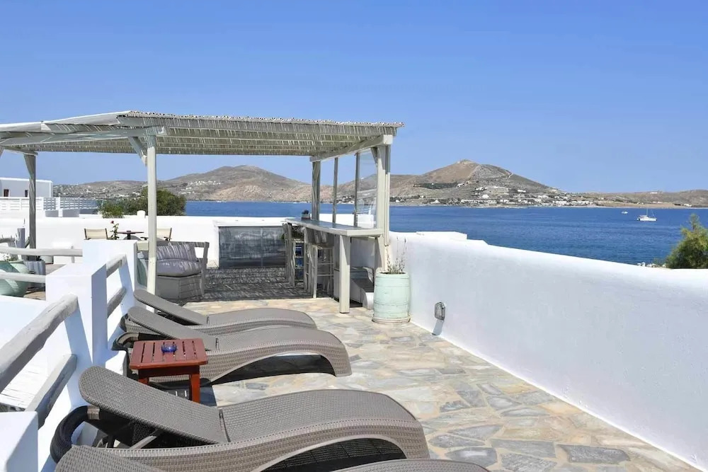 Captain Dounas - Photo 4