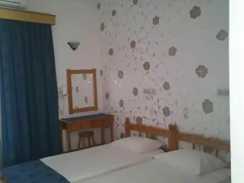 Christina Studios - Photo 4