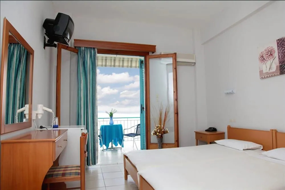 Hotel Christina - Photo 4