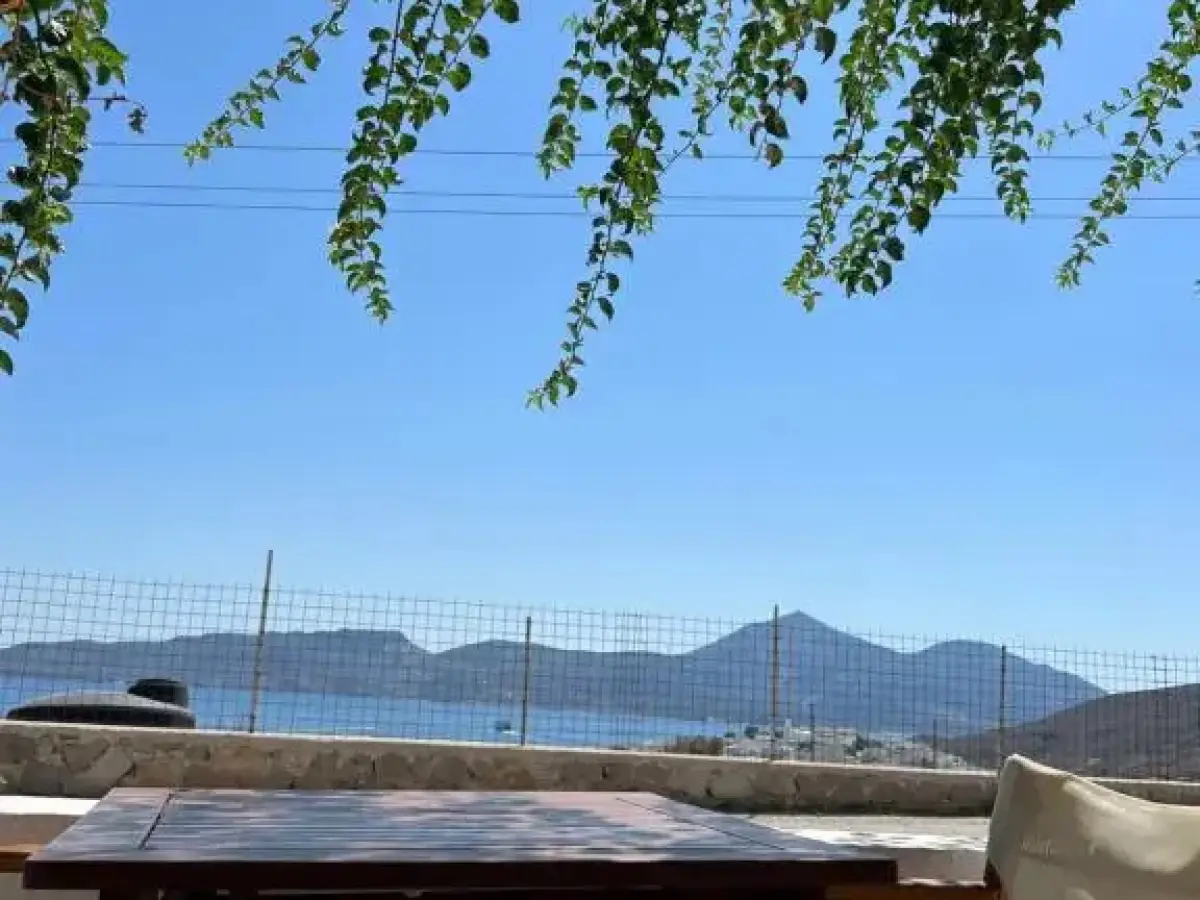 Christos rooms milos