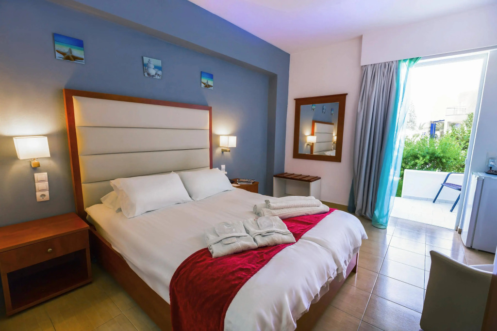 Crystal Residence - Photo 2