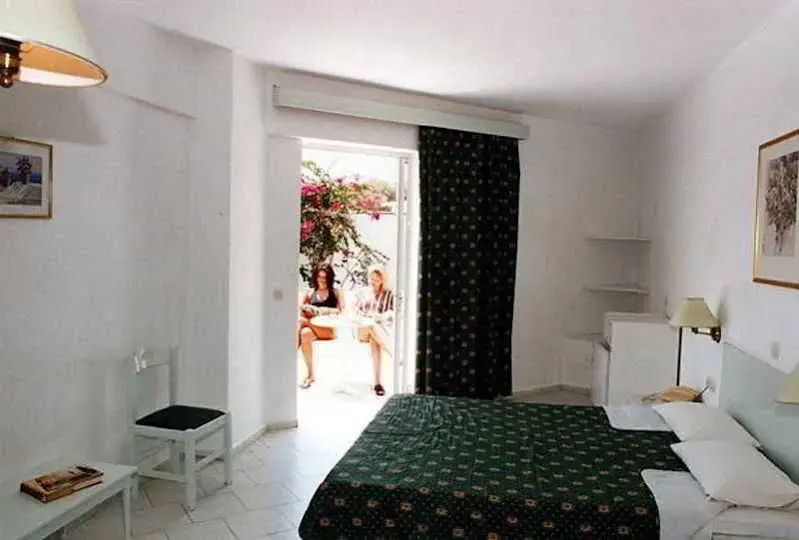 Crystal Residence - Photo 3