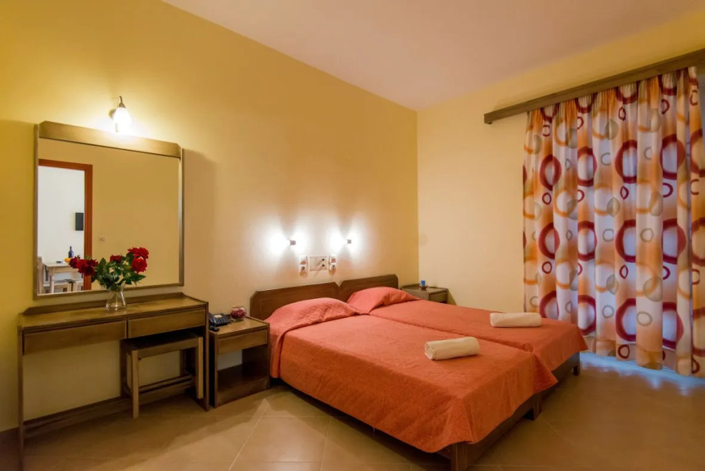 Daisy Hotel Apartments - Photo 3