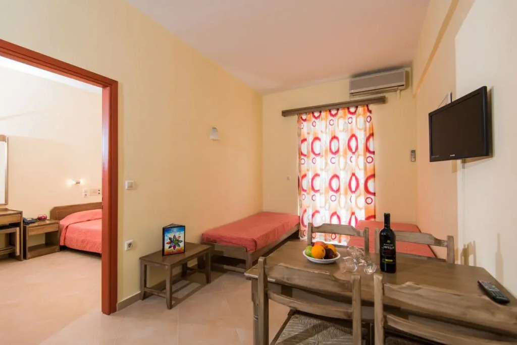 Daisy Hotel Apartments - Photo 4